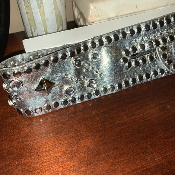 Sand Castle New York Vintage Silver Leather Belt - Picture 5 of 16